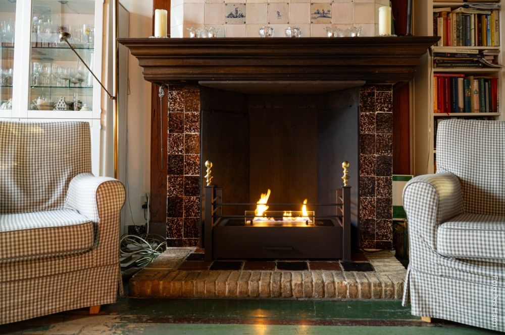 Bioethanol insert in a classic mantel