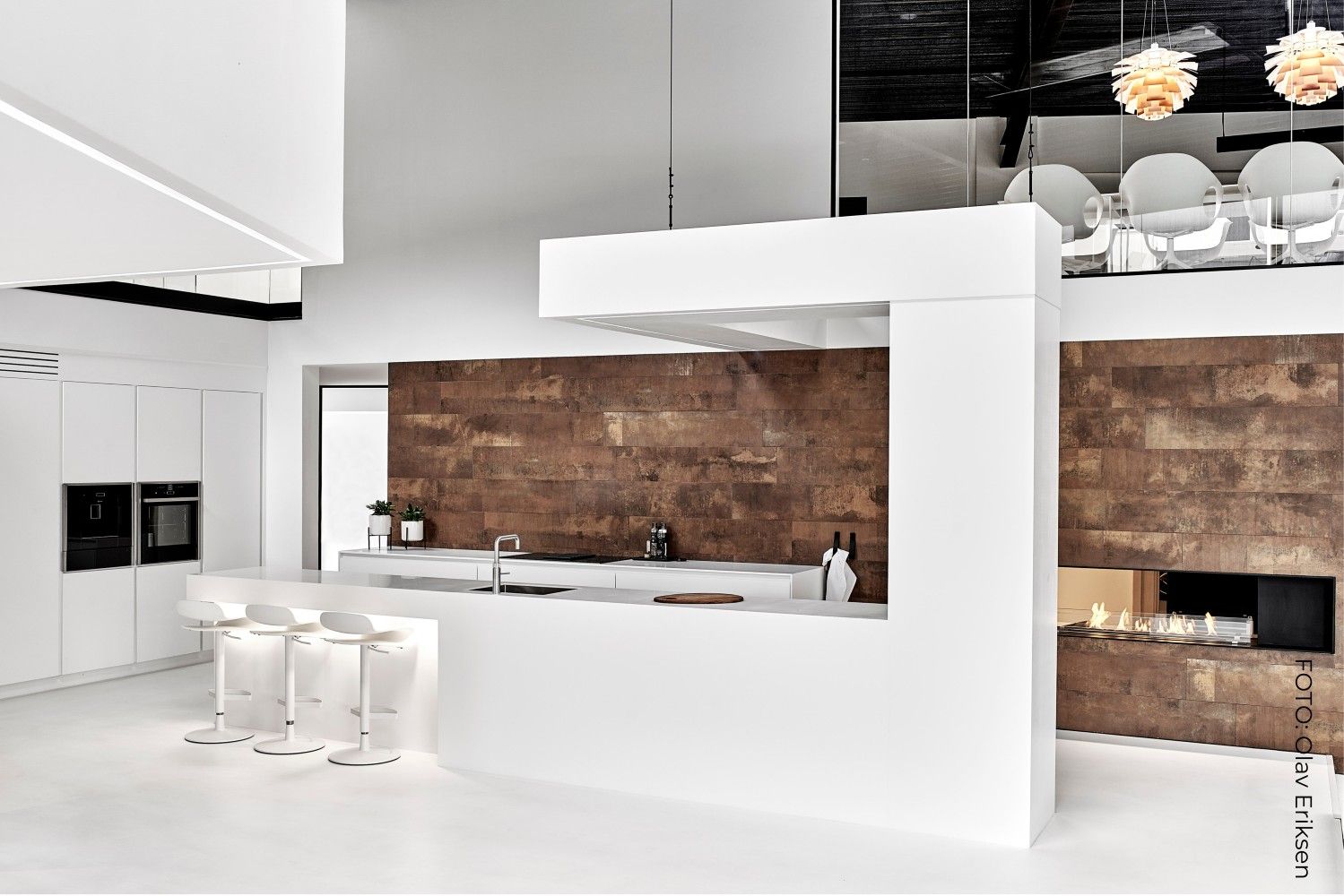 Fireplace between kitchen and dining