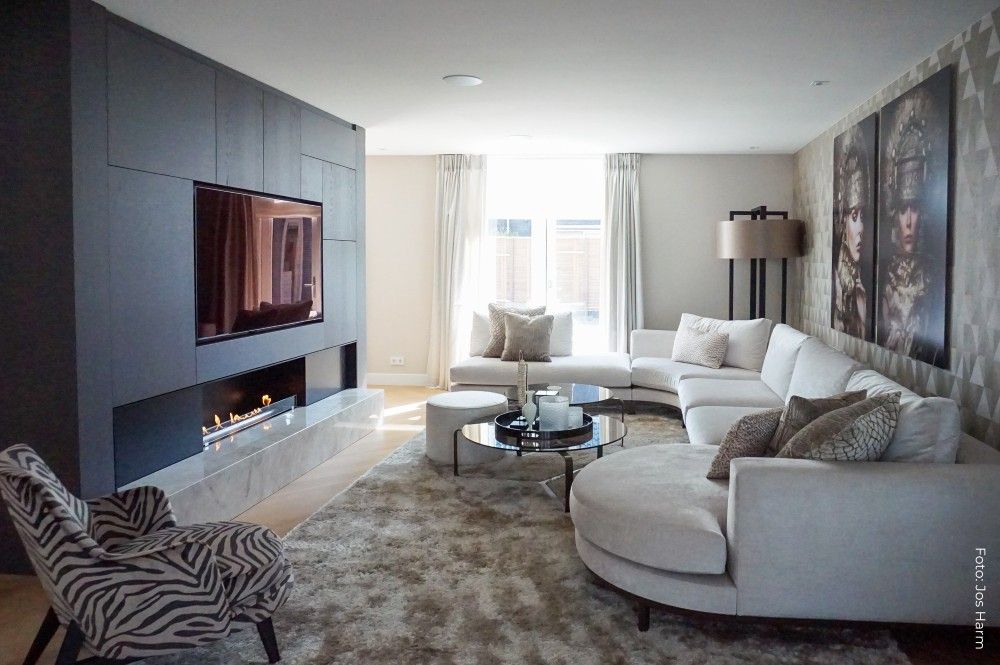 Linear built-in fireplace, living room